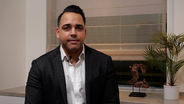Arjan Hura, MD, on Centurion Vision System with Active Sentry thumbnail