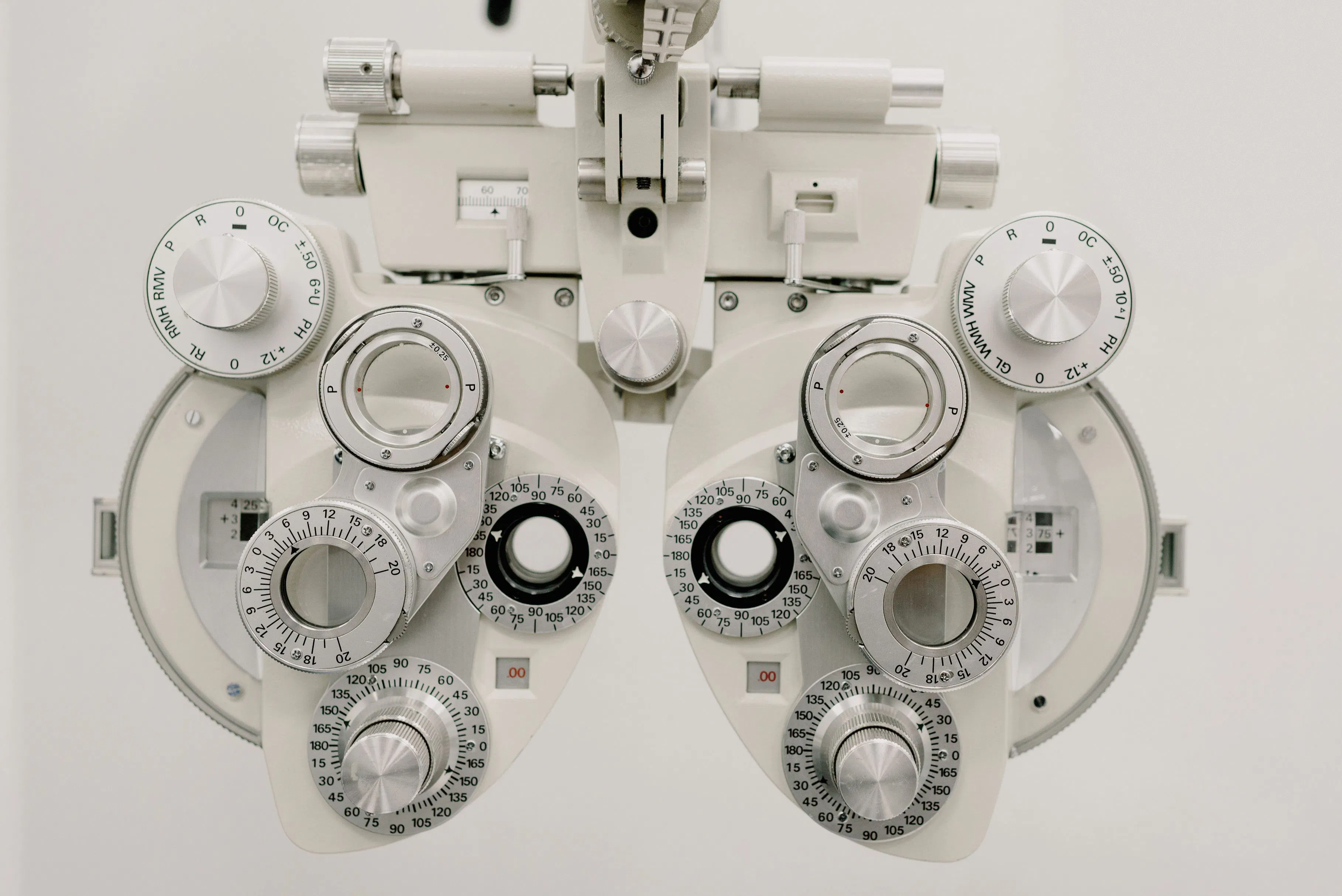 Simple Eye Test for Laser Blended Vision Candidacy