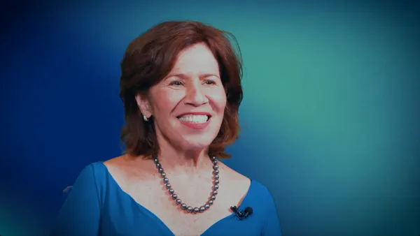 UNITY® VCS: A Seamless Surgical Experience | Maria Berrocal, MD thumbnail
